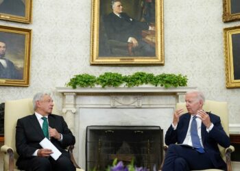 Pide López Obrador a Biden ‘regularizar ya’ a migrantes y ‘actuar con arrojo’