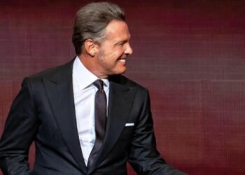 Captan a Luis Miguel comprando anillo de compromiso