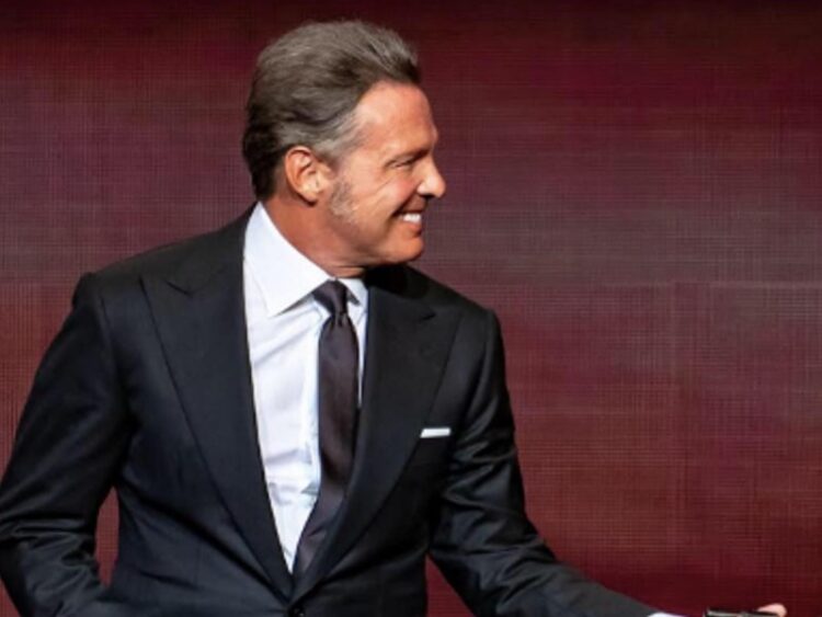 Captan a Luis Miguel comprando anillo de compromiso