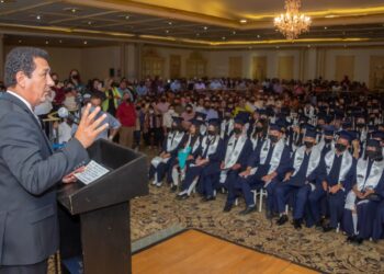 Convoca Alcalde Mario López a egresados de la Prepa JJG, a no claudicar ante las adversidades