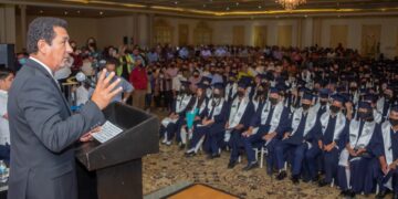 Convoca Alcalde Mario López a egresados de la Prepa JJG, a no claudicar ante las adversidades