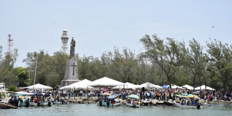 Tamaulipas celebra la procesión náutica de la Virgen del Carmen