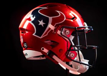 Texanos estrenarán casco rojo en noviembre