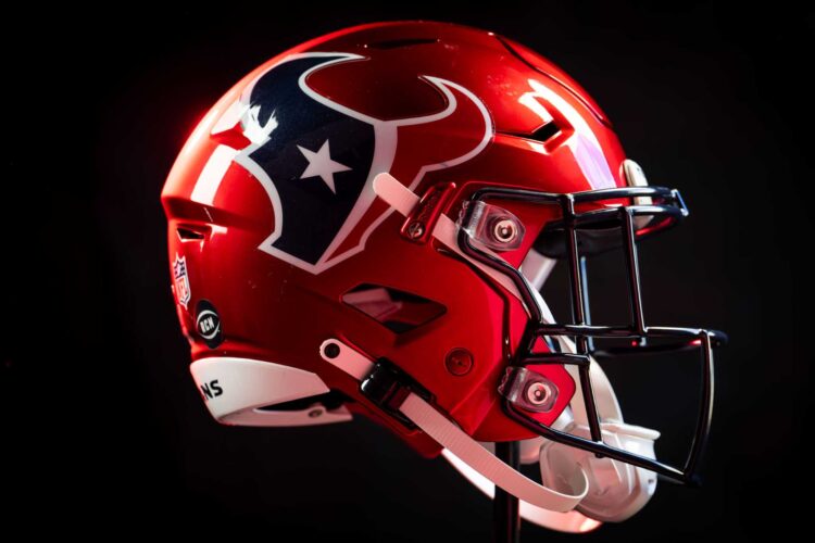 Texanos estrenarán casco rojo en noviembre