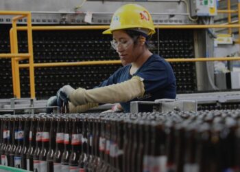 Pide López Obrador a cerveceras y refresqueras no usar agua en Nuevo León