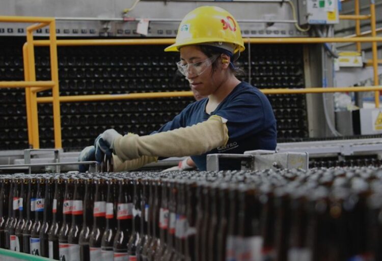 Pide López Obrador a cerveceras y refresqueras no usar agua en Nuevo León