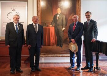 Rinden homenaje a Benito Juárez y reinaugura recinto en Palacio Nacional