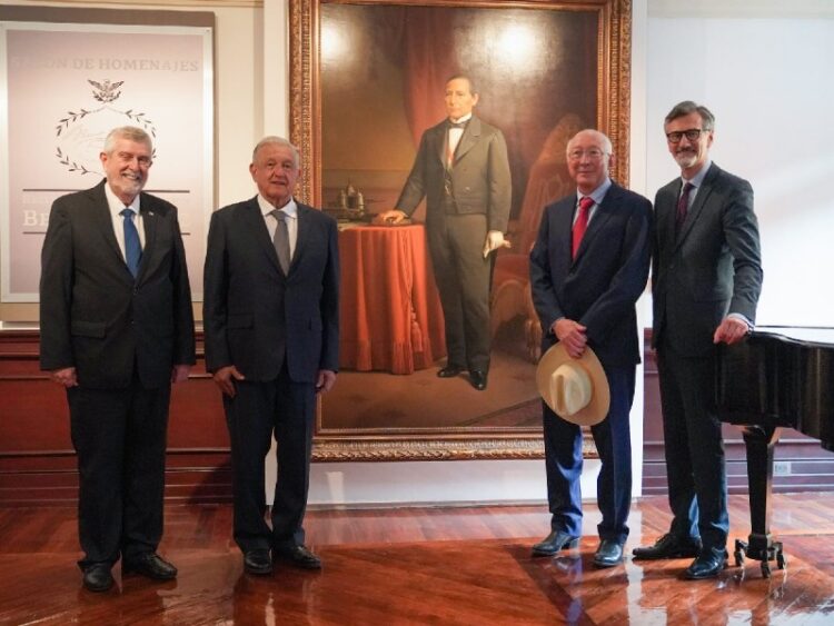 Rinden homenaje a Benito Juárez y reinaugura recinto en Palacio Nacional