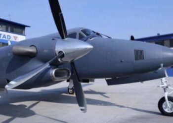 Avión de la Fuerza Aérea ‘bombardea’ nubes en Nuevo León para provocar lluvias