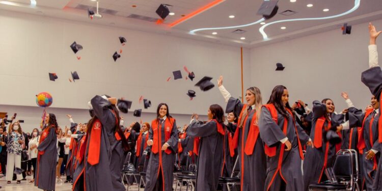 Egresa nueva generación de educadoras  de la Normal Federal “Estefanía Castañeda”