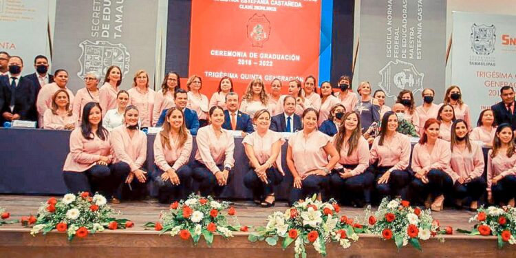 Egresa nueva generación de educadoras  de la Normal Federal “Estefanía Castañeda”