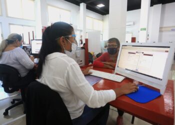 Darán 7% de aumento a burócratas federales; suben despensa y ayuda a transporte