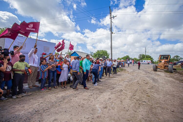 Más de 20 años esperaron obras; hoy, Gobierno de Matamoros les cumple a familias del campo