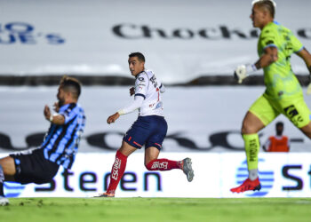 Monterrey golea 3-0 a Gallos Blancos en estadio La Corregidora