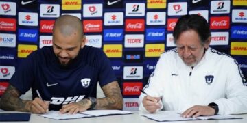 Dani Alves ya firmó con Pumas
