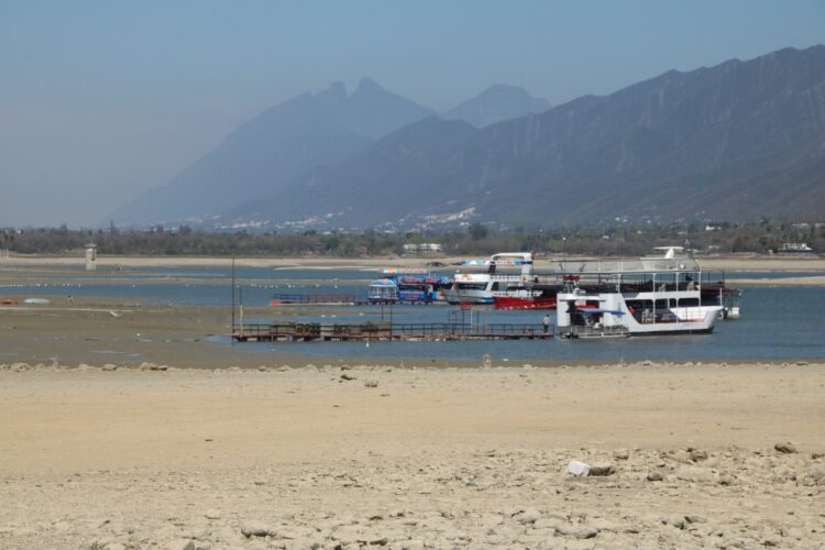 Piden operativos de vigilancia permanente para evitar rapiña de agua en Nuevo León