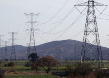 Juez otorga primer amparo contra ley eléctrica