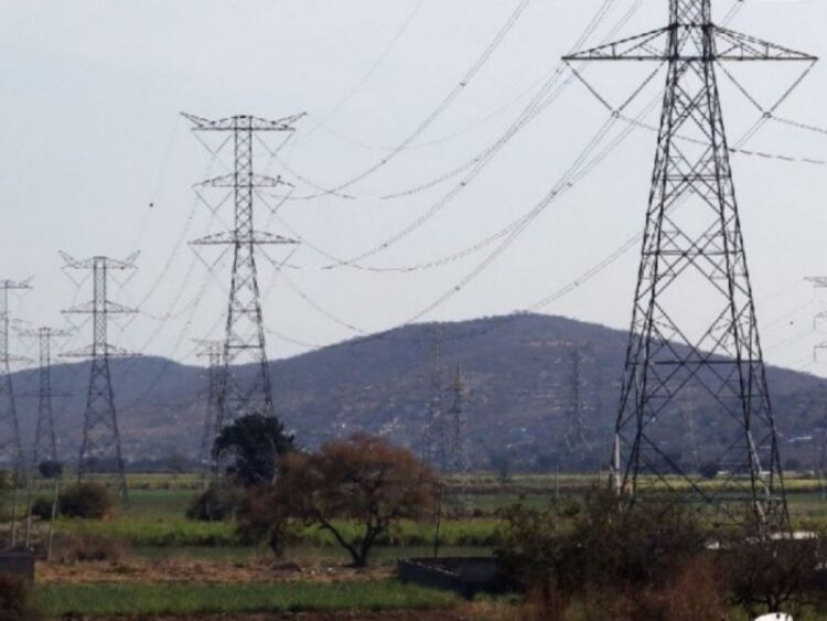 Juez otorga primer amparo contra ley eléctrica