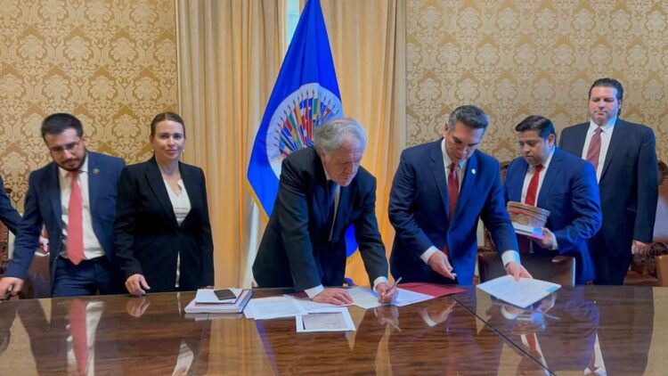 Alejandro Moreno y legisladores priistas denuncian persecución política ante la OEA