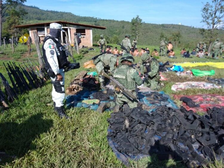 Ejército desmantela narcocampamento del CJNG en Michoacán; hay 37 detenidos