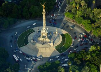 Mejora FMI pronóstico de crecimiento económico para México de 2 a 2.4%