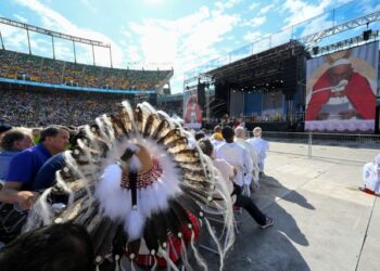 Papa Francisco oficia primera misa en Canadá ante 50 mil personas