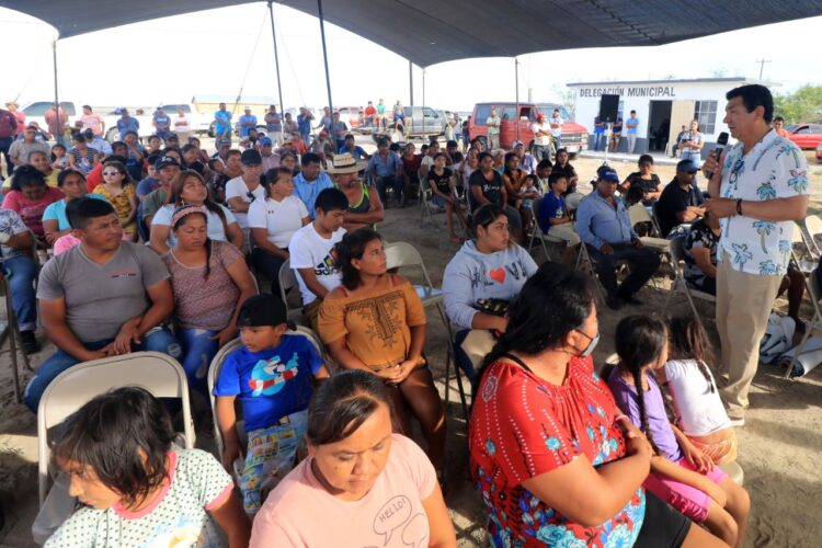 Entrega Alcalde Mario López diversos apoyos a las familias del Poblado La Capilla