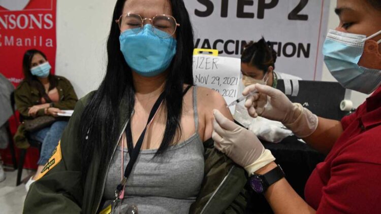 Aplican primera dosis y refuerzo de vacuna Cansino contra Covid en Victoria