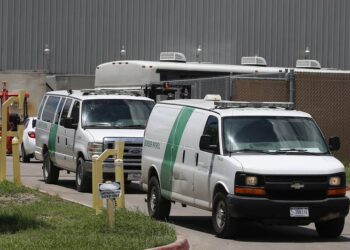 Detienen a una camioneta con 8 migrantes en Florida; conductor cobró 5 mil pesos por pasajero