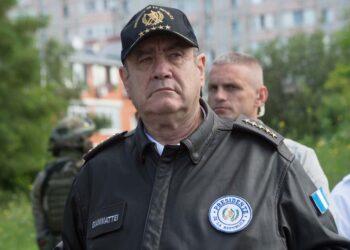 Ileso en ataque a balazos presidente de Guatemala en gira de trabajo