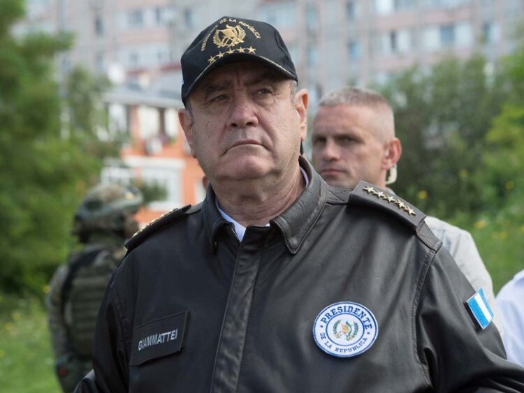 Ileso en ataque a balazos presidente de Guatemala en gira de trabajo