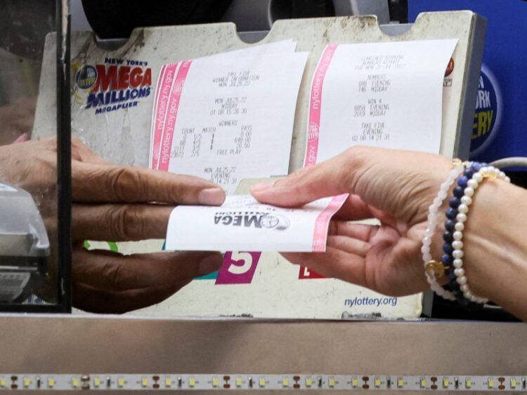 Le pegan al gordo en lotería de EU y ganador solitario se lleva mil 330 mdd