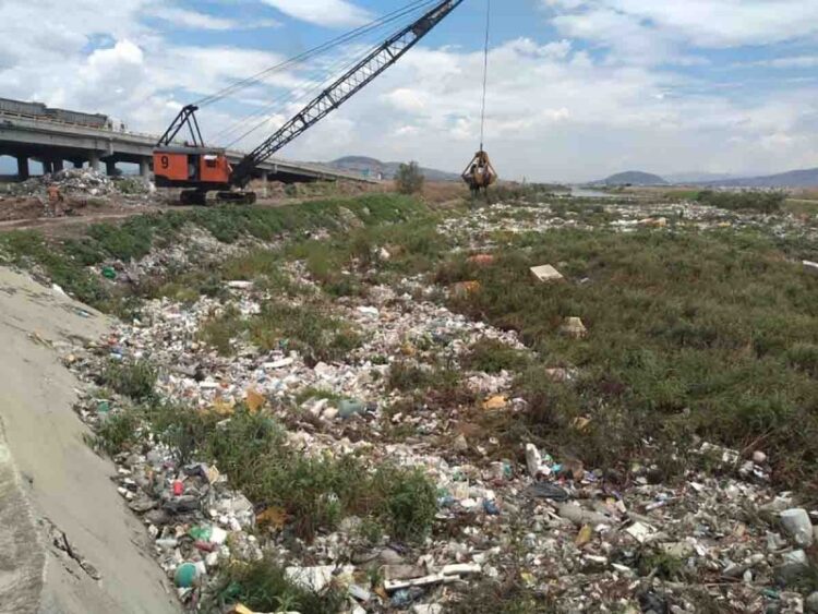 Exhorta Conagua a población a no tirar basura presas, barrancas y cauces de ríos