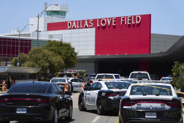 Mujer dispara dentro de aeropuerto de Dallas