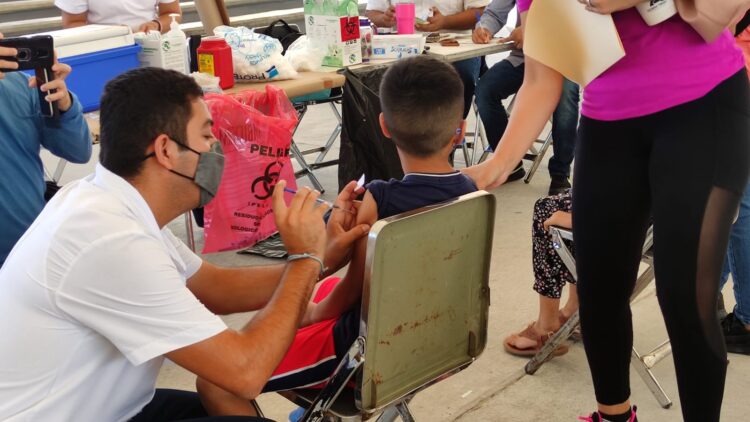 Arranca con gran afluencia vacunación anti Covid para niños de 5 a 11 años