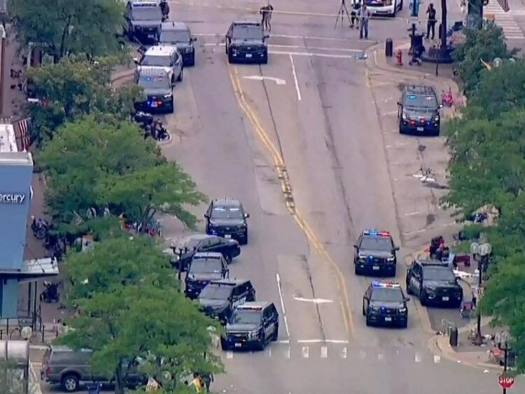 Muere mexicano durante tiroteo en Highland Park, Illinois; hay otros dos heridos