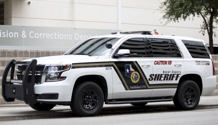 Detienen otro tráiler con migrantes en Texas