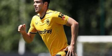 Raúl Jiménez sufre doble lesión en partido amistoso