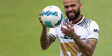 Se agota jersey de Pumas tras la llegada de Dani Alves