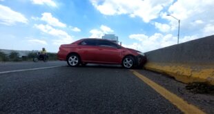 Volcadura deja a mujer embarazada lesionada