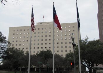 Enfrentan Tres cargos por terrorismo en Texas