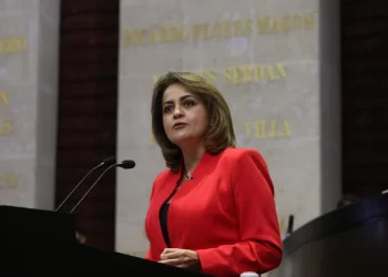 Desempleo obliga a mexicanos a retirar recursos de sus afores