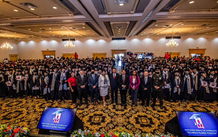 Apadrina Alcalde Mario López generación 2019-2022 de la preparatoria “Ricardo Flores Magón”