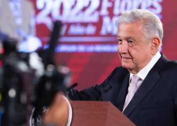 Orden de gobernador de Texas sobre migrantes es vulgar, inmoral y retrógrada: López Obrador