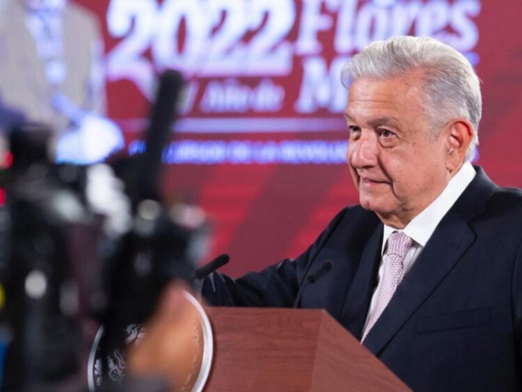 Orden de gobernador de Texas sobre migrantes es vulgar, inmoral y retrógrada: López Obrador