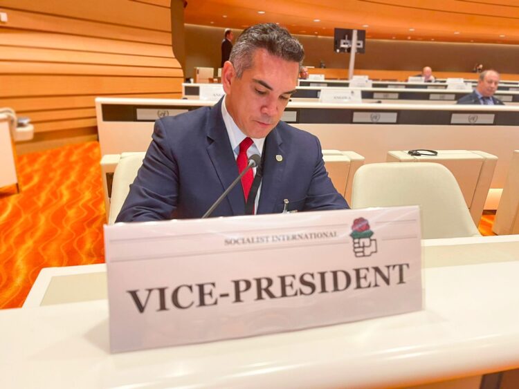 Eligen a Alejandro Moreno vicepresidente mundial de la Internacional Socialista