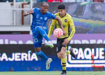 Tigres triunfa 1-0 con un hombre menos de visita en Mazatlán