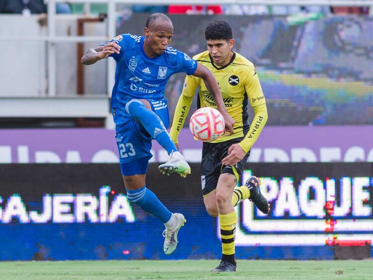 Tigres triunfa 1-0 con un hombre menos de visita en Mazatlán