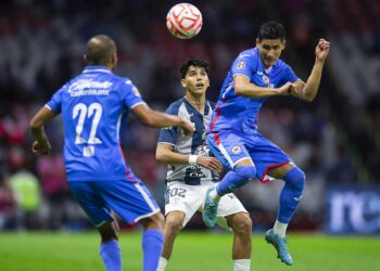 Pachuca descarrila 2-1 a Cruz Azul en el Estadio Azteca