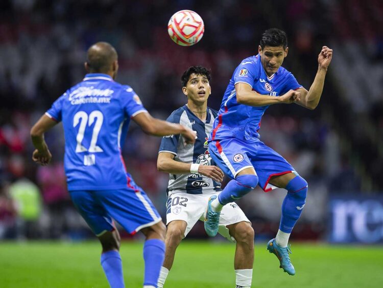 Pachuca descarrila 2-1 a Cruz Azul en el Estadio Azteca